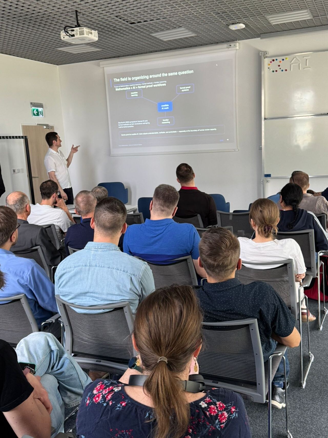 Przemek Chojecki presenting to the audience at the AI for Science session