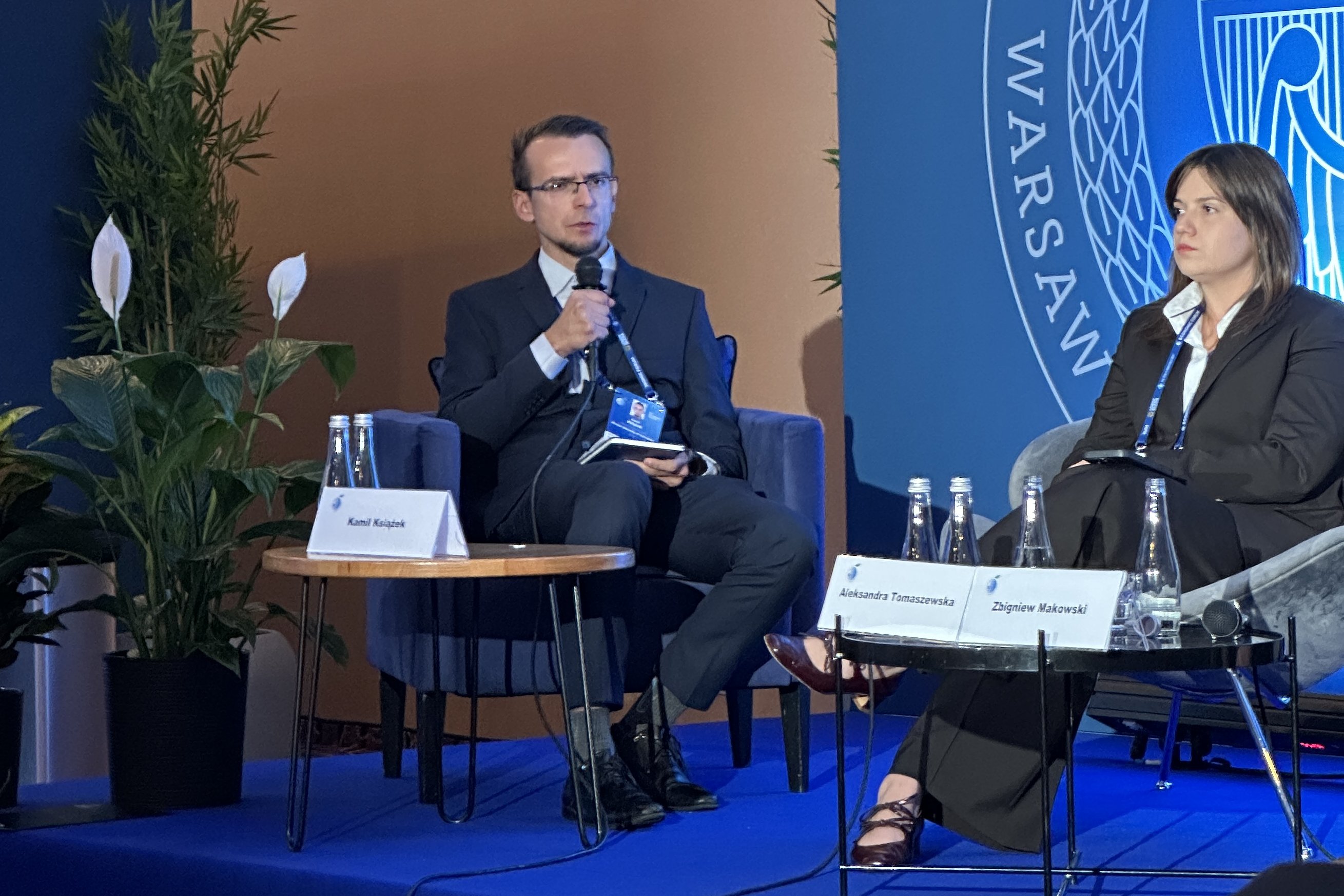 Kamil Książek and Aleksandra Tomaszewska during the panel on AI in finance