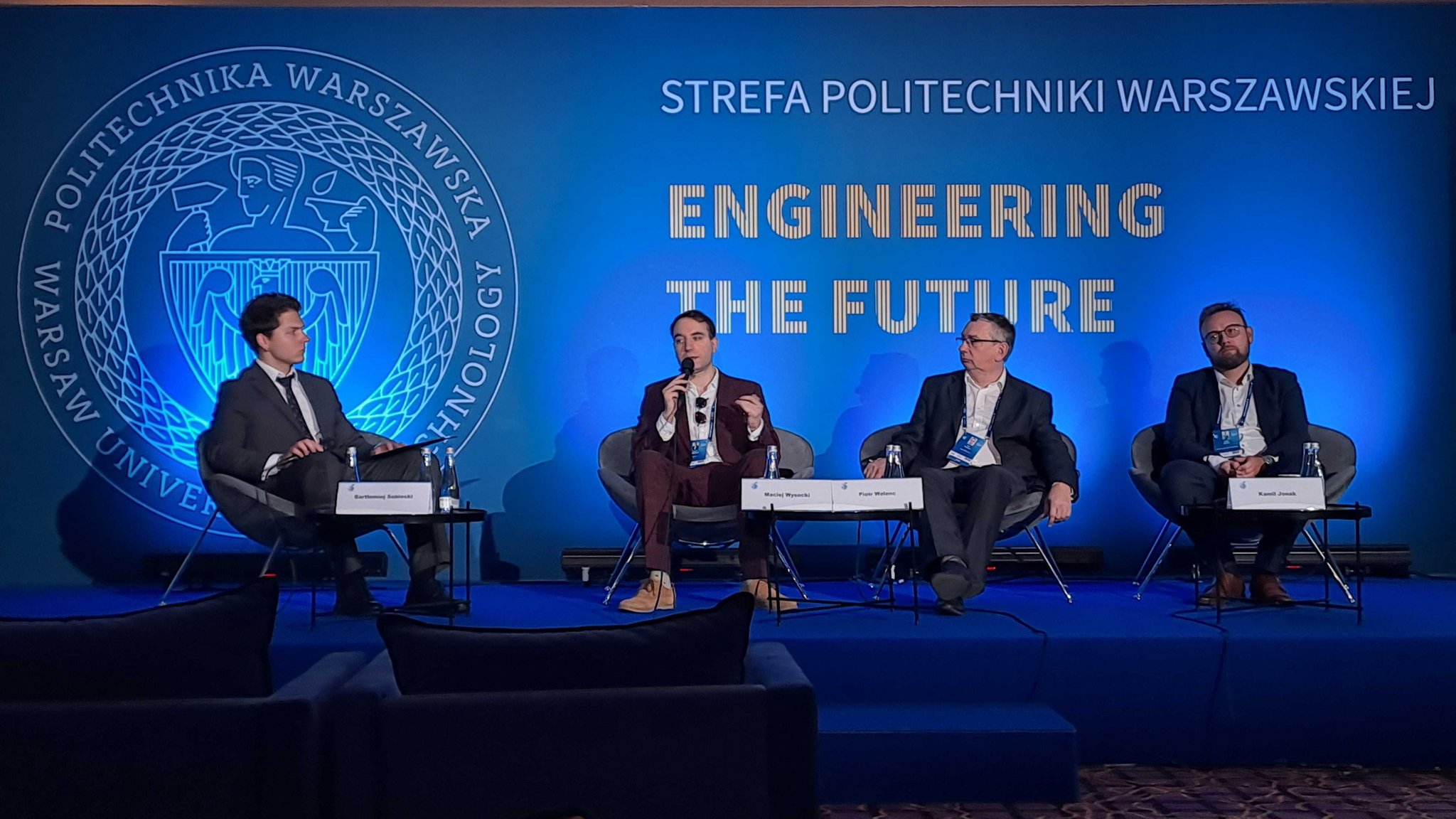 Bartłomiej Sobieski moderating the panel on AI in biomedicine on the Engineering the Future stage in Karpacz